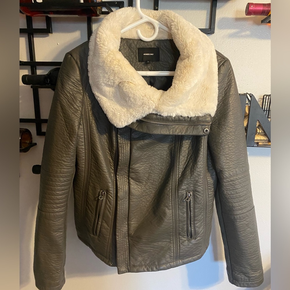 Woman’s leather jacket grey with fur collar